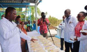 Dr. Shadrack Makori explaining the value addition at the SolCoolDry Hub to guests during the official launch. Left to Right Dr. (Ing.) Calvin Onyango (DG, KIRDI), Eng. Lucy Mutinda (BOD, Mr. Joseph